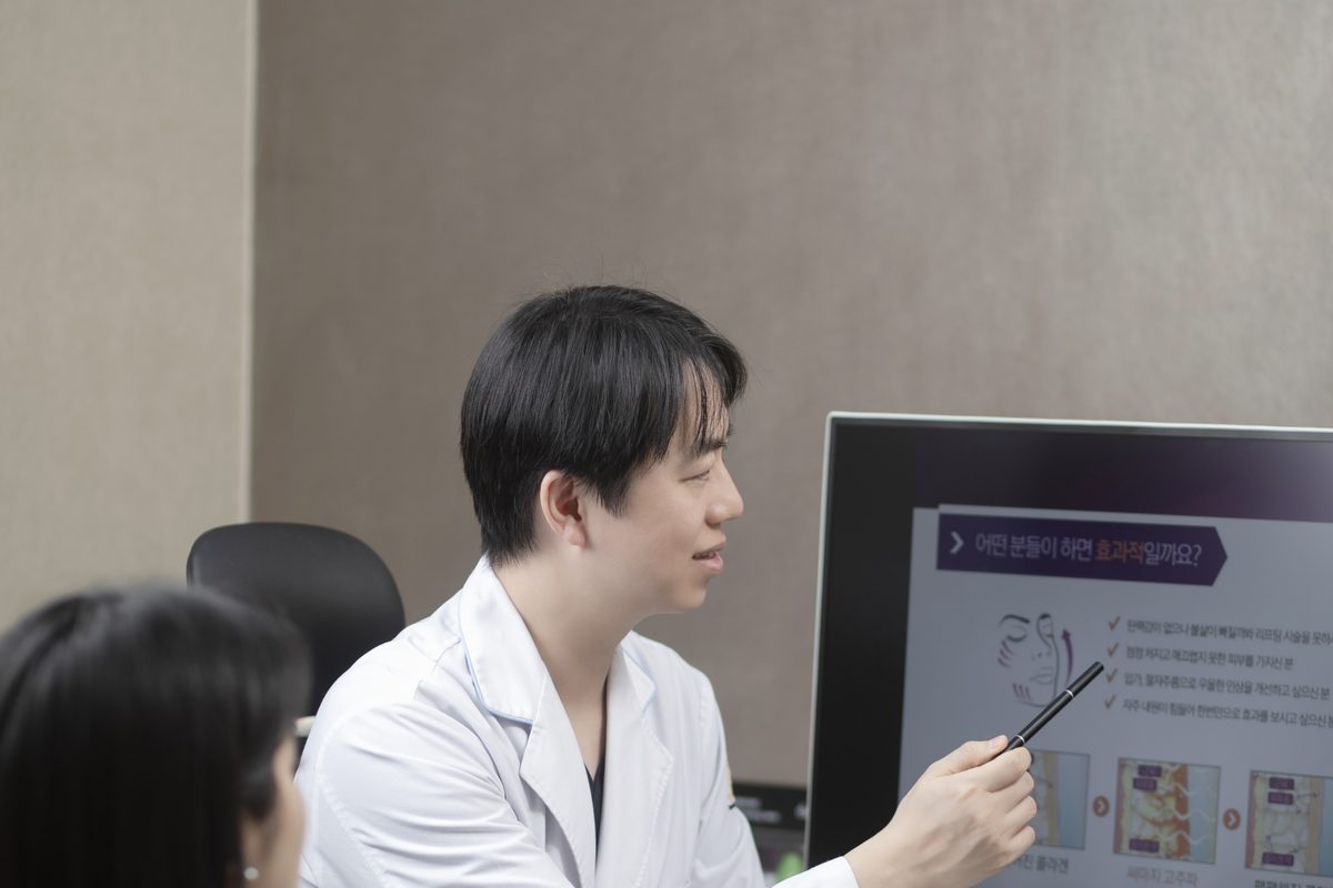 대구문신제거 반영구 눈썹 상담 장면